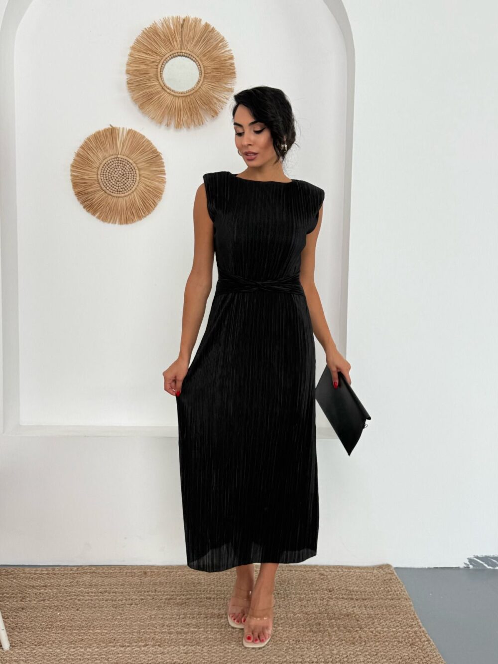 Siyah pliseli midi elbise - Görsel 4