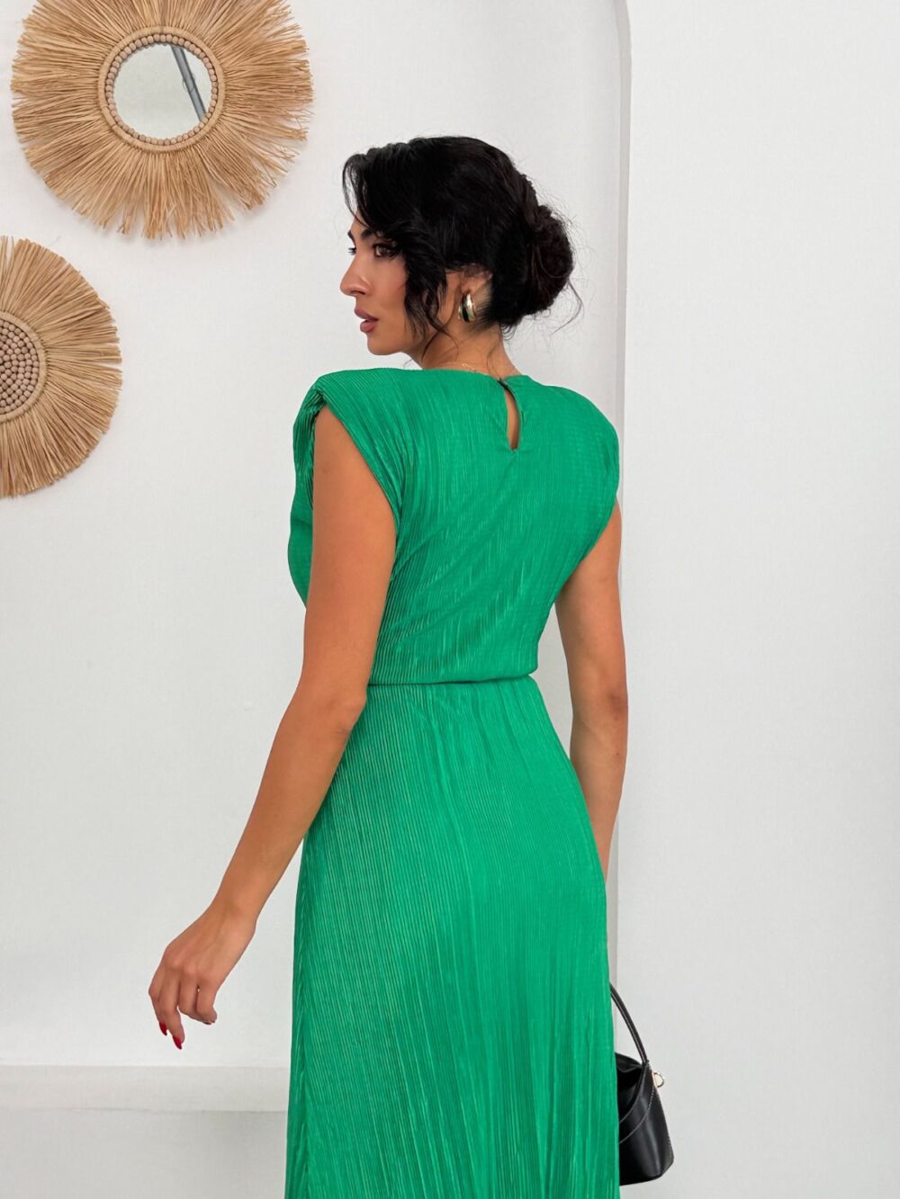 Zümrüt yeşili pliseli midi elbise - Görsel 6
